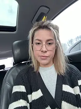 Roxi Joy online show from 04.01.26