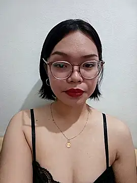 Snapshot of lwkfine chatting on 12.19.25 lwkfine online show from 12.19.25