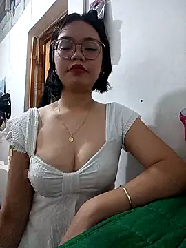 Snapshot of lwkfine chatting on 12.20.25 lwkfine online show from 12.20.25