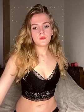 Snapshot of AmilenA chatting on 01.05.26 AmilenA online show from 01.05.26