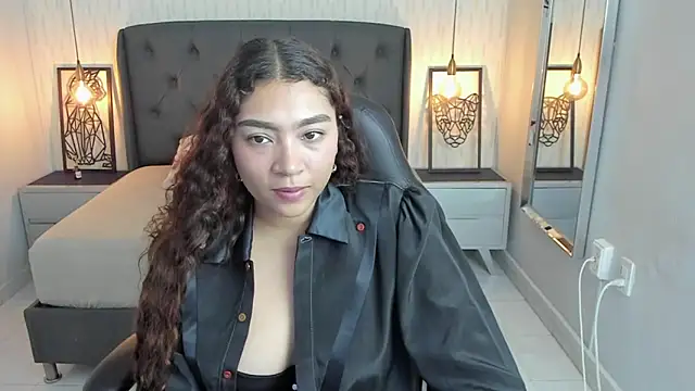 Snapshot of angelinemore chatting on 12.22.25 angelinemore online show from 12.22.25