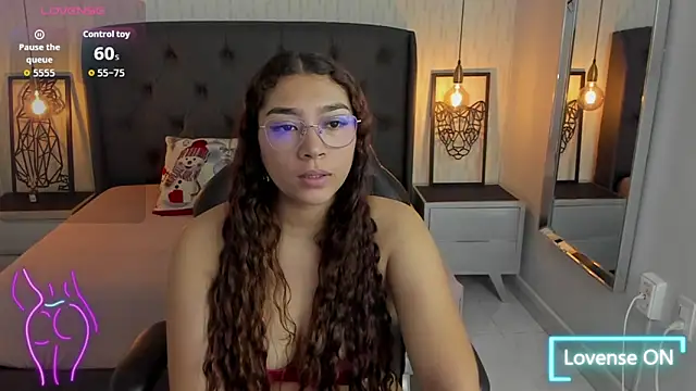 Snapshot of angelinemore chatting on 01.05.26 angelinemore online show from 01.05.26