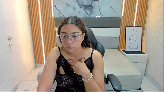 Snapshot of angelinemore chatting on 01.10.26 angelinemore online show from 01.10.26