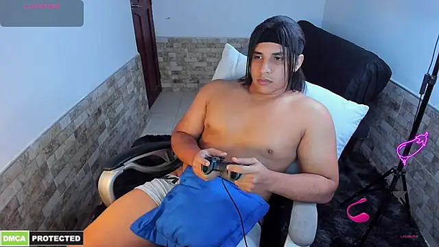 Snapshot of latinboyfit chatting on 02.03.26 latinboyfit online show from 02.03.26