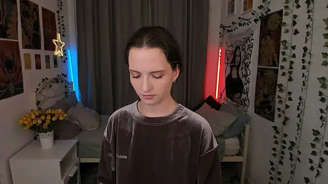 Snapshot of Ariadna_Shy chatting on 09.13.25 Ariadna Shy online show from 09.13.25