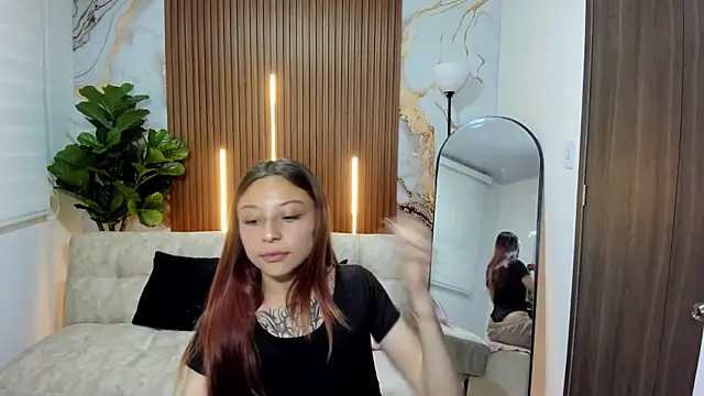 Nickie reed  online show from 12.17.25