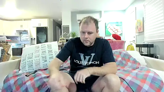 Snapshot of Studmuffin4you chatting on 02.14.26 Studmuffin4you online show from 02.14.26