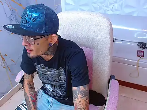 Snapshot of Boy_tatto77 chatting on 07.15.26 Boy tatto77 online show from 07.15.26