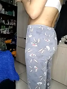 Snapshot of mia_hottie2210 chatting on 12.22.25 mia hottie2210 online show from 12.22.25