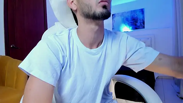 Snapshot of HarryFosster chatting on 03.02.26 HarryFosster online show from 03.02.26