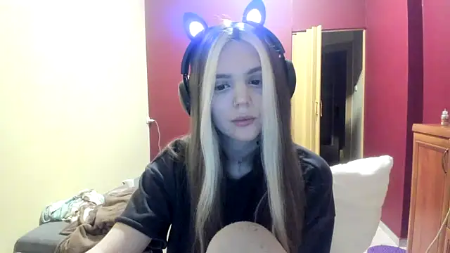 LunaAngell online show from 12.21.25