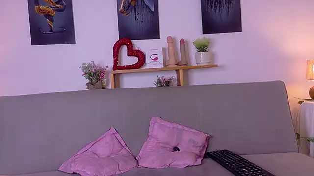 Snapshot of nairagold_ chatting on 04.30.26 nairagold online show from 04.30.26