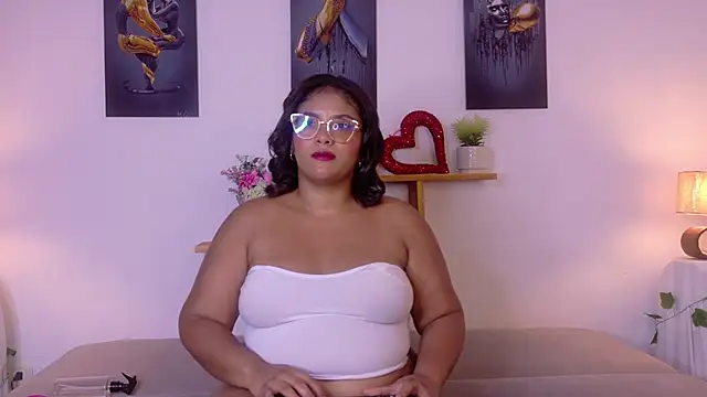 Snapshot of nairagold_ chatting on 05.07.26 nairagold online show from 05.07.26