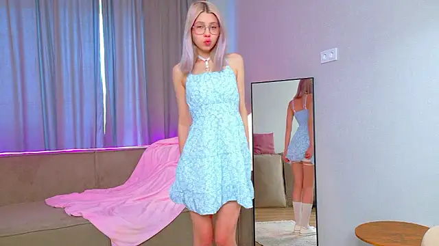 MidnightLily  online show from 02.02.26