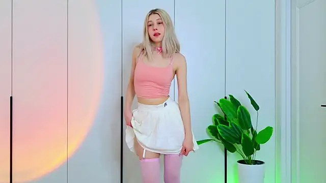 MidnightLily  online show from 03.06.26