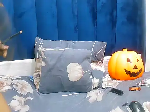 DarkBeauty33 online show from 12.21.25