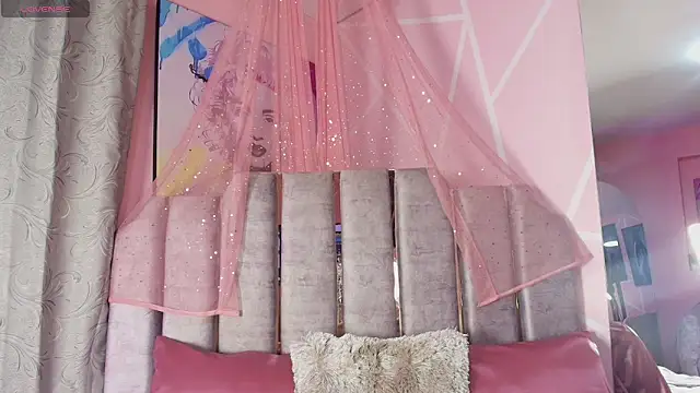 Snapshot of tinna_noa chatting on 02.03.26 tinna noa online show from 02.03.26