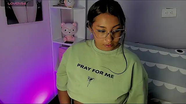 Snapshot of tinna_noa chatting on 03.04.26 tinna noa online show from 03.04.26