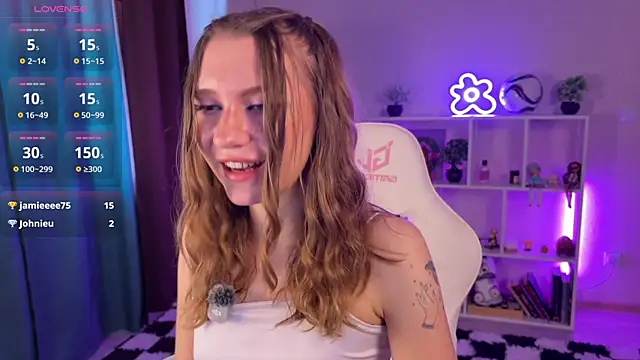 Snapshot of KellySunn chatting on 07.18.26 KellySunn online show from 07.18.26