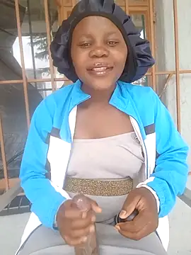 Snapshot of JuicyBerrie chatting on 12.22.25 JuicyBerrie online show from 12.22.25