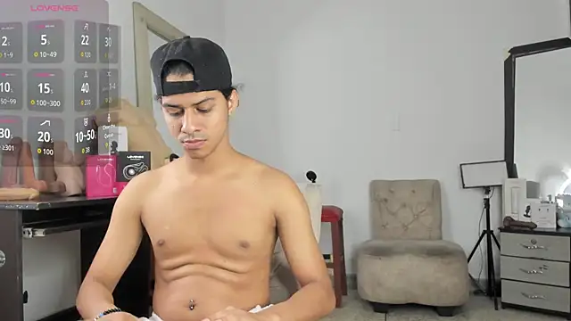 Victor LatinBoy online show from 04.12.26