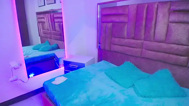 Atenea Luxx online show from 04.18.26