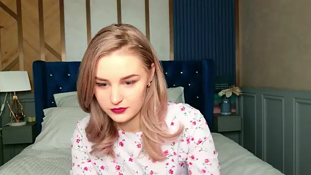 Snapshot of Molly_Voss chatting on 01.18.26 Molly Voss online show from 01.18.26