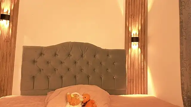 cute emmma online show from 04.16.26