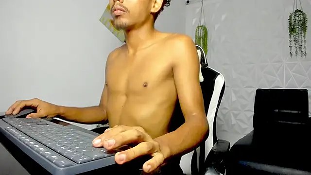 danny hot23  online show from 04.18.26