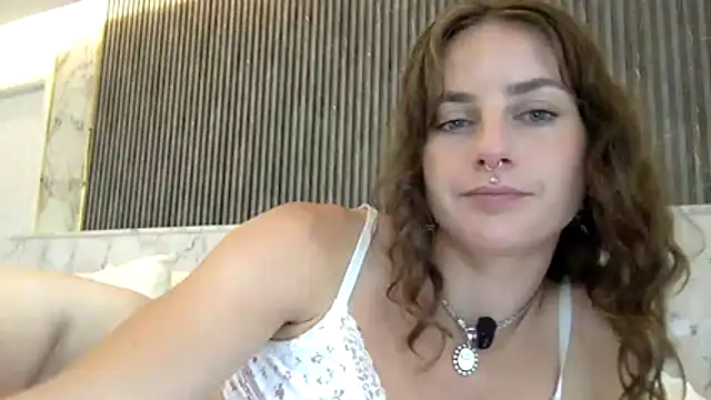 Snapshot of miamiamuse chatting on 01.06.26 miamiamuse online show from 01.06.26