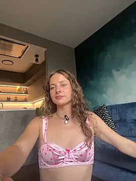 Snapshot of miamiamuse chatting on 02.14.26 miamiamuse online show from 02.14.26