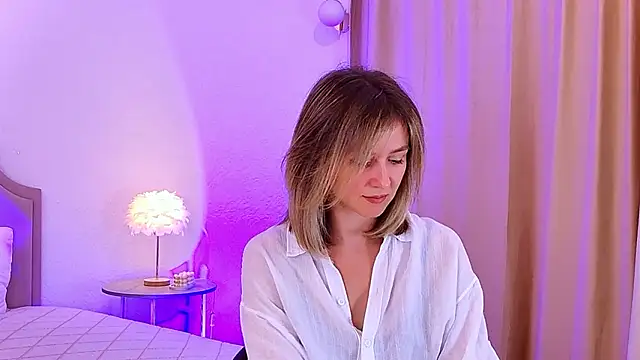 Snapshot of EmeraldGlow chatting on 02.08.26 EmeraldGlow online show from 02.08.26