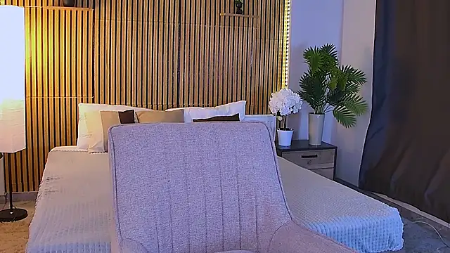 EmeraldGlow online show from 04.18.26