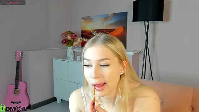 Snapshot of ChloeAlba chatting on 04.25.26 ChloeAlba online show from 04.25.26