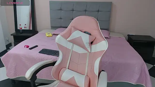 Abby Hiiltoon online show from 01.14.26