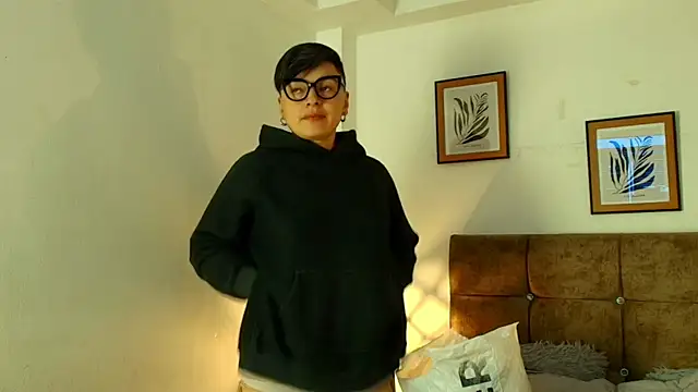 kat paradise online show from 04.15.26