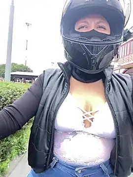 Scarlet auraa online show from 02.05.26