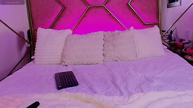 kitty whitte online show from 03.17.26