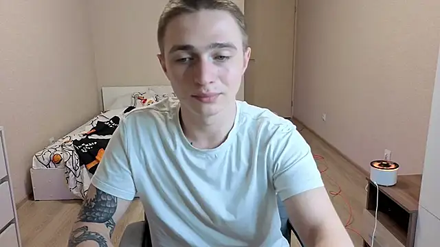 Snapshot of LEO__MILLER chatting on 05.19.26 LEO MILLER online show from 05.19.26