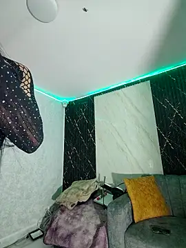 Isis Hot   online show from 02.16.26