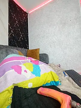 Isis Hot   online show from 03.27.26