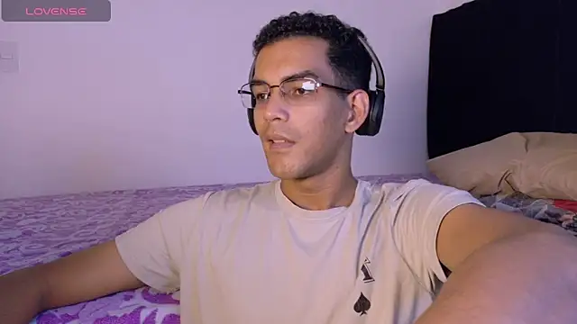 Pikashu7u7 online show from 04.05.26