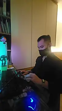 Snapshot of OnlyHand9x chatting on 02.04.26 OnlyHand9x online show from 02.04.26