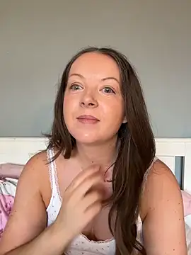 Snapshot of Nova-Vixen chatting on 02.28.26 Nova-Vixen online show from 02.28.26