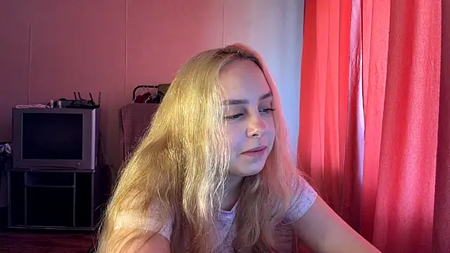 ZoraDearmon online show from 08.03.26
