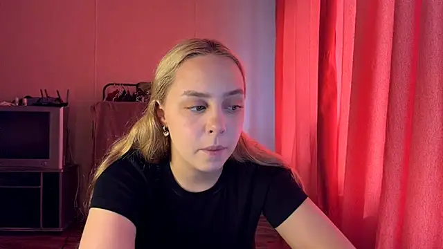 ZoraDearmon online show from 08.07.26