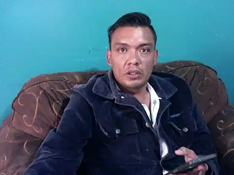 Snapshot of latinomoreno95 chatting on 02.02.26 latinomoreno95 online show from 02.02.26