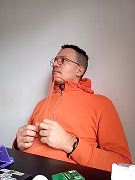 Snapshot of Henrytsuzuki chatting on 02.01.26 Henrytsuzuki online show from 02.01.26