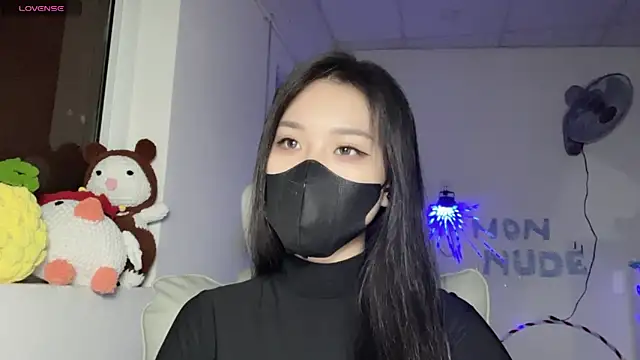 Snapshot of Tieu-May chatting on 06.17.26 Tieu-May online show from 06.17.26