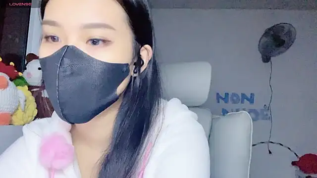 Snapshot of Tieu-May chatting on 07.14.26 Tieu-May online show from 07.14.26
